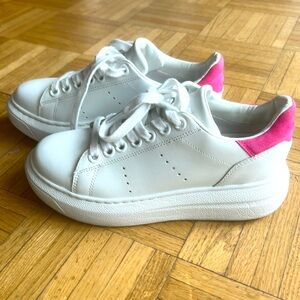 Marc Fisher LTD Maggy Platform
Sneakers Sz 6½M
excellent pre owned condition